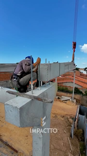 Montagem de elemento pré-moldado em obra da Impactto